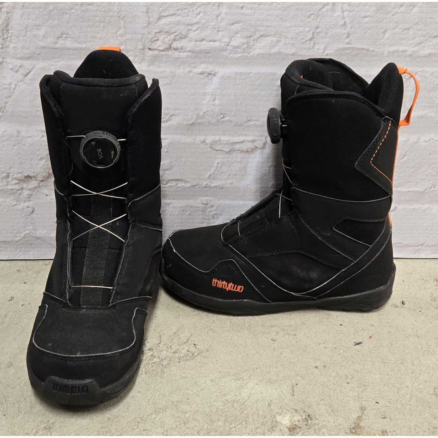 Used Thirty Two Kids BOA